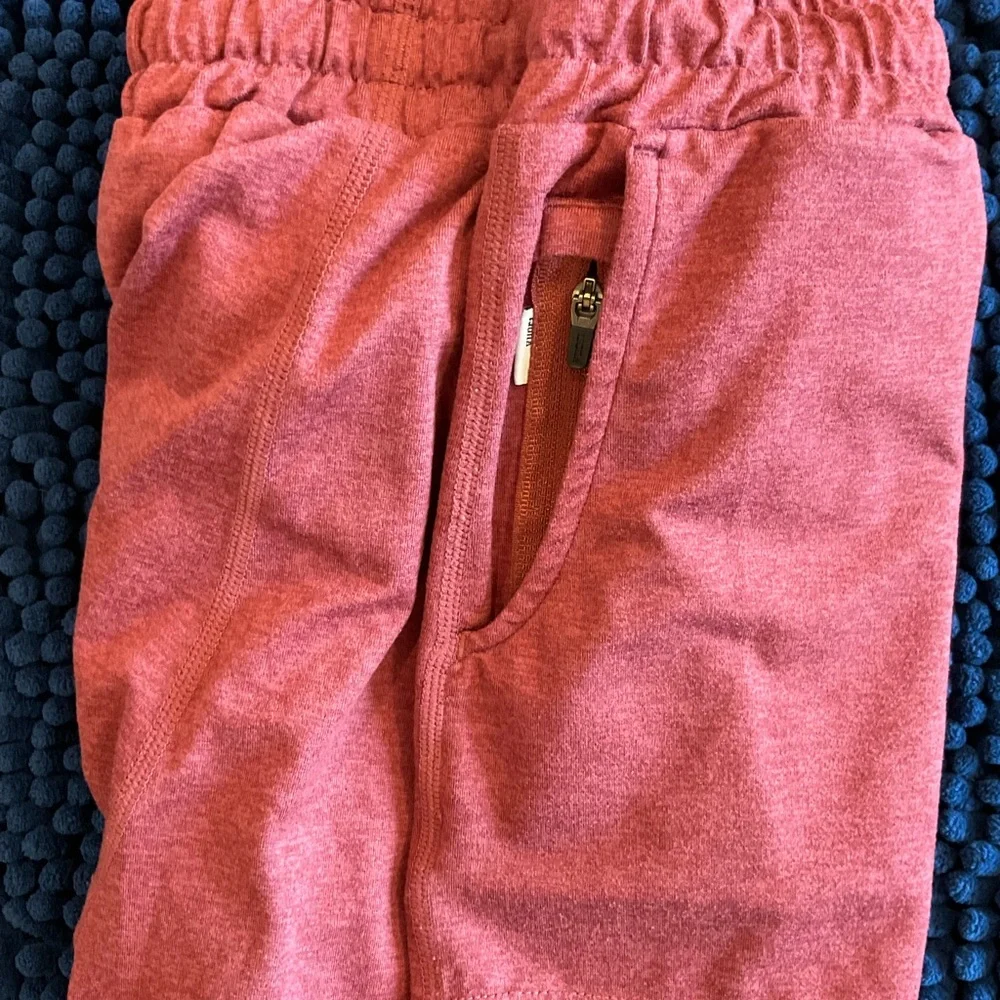 Vuori Women's Halo Performance Casual Shorts - Picture 4 of 4